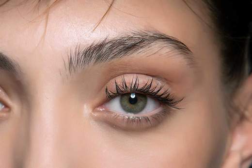 Hjälp, Luxe Eyebrow Lift varar bara några dagar.